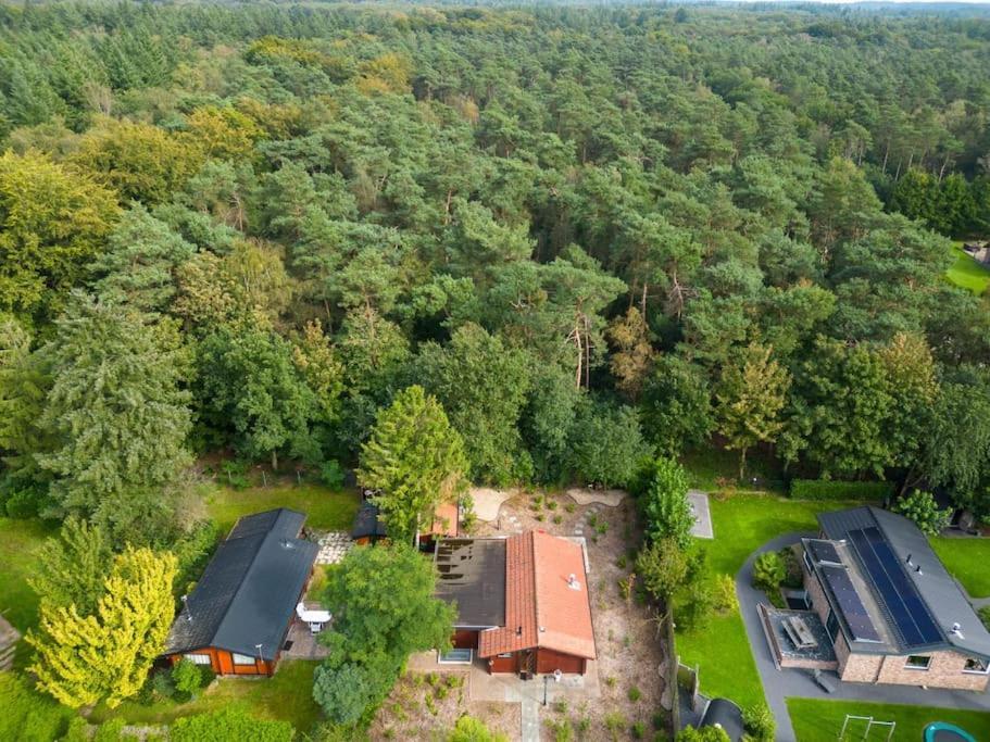 Spacious Wooden Cottage With Infra-Red Sauna At Veluwe Putten Exterior foto