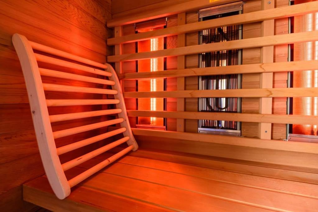Spacious Wooden Cottage With Infra-Red Sauna At Veluwe Putten Exterior foto