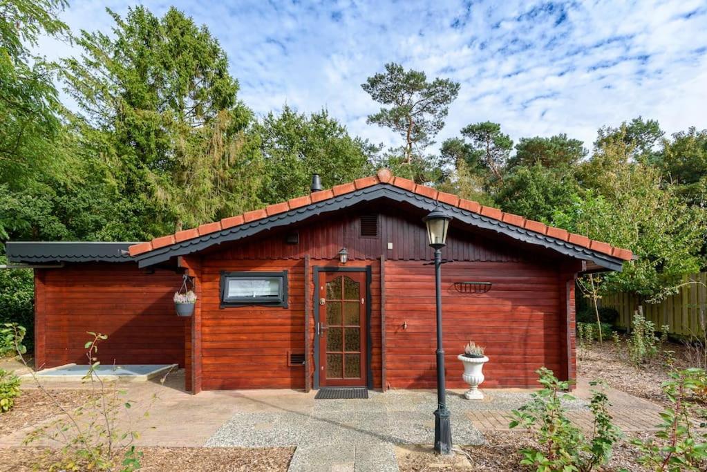 Spacious Wooden Cottage With Infra-Red Sauna At Veluwe Putten Exterior foto