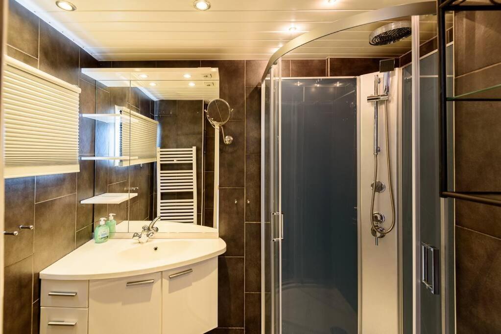 Spacious Wooden Cottage With Infra-Red Sauna At Veluwe Putten Exterior foto
