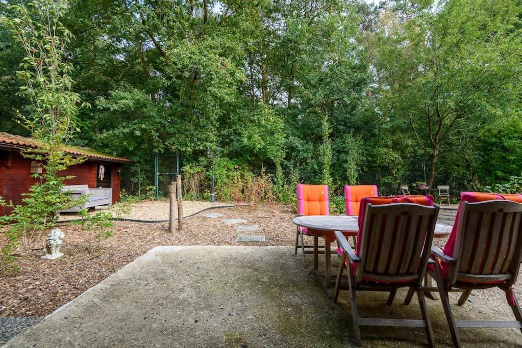 Spacious Wooden Cottage With Infra-Red Sauna At Veluwe Putten Exterior foto