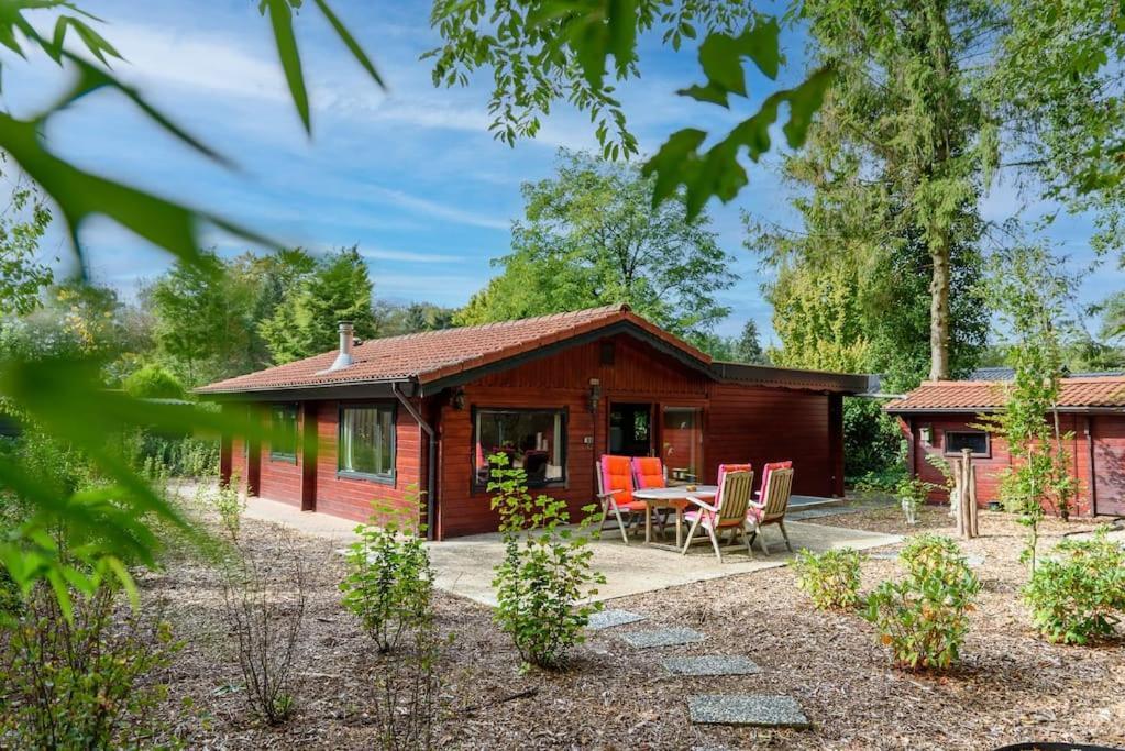 Spacious Wooden Cottage With Infra-Red Sauna At Veluwe Putten Exterior foto