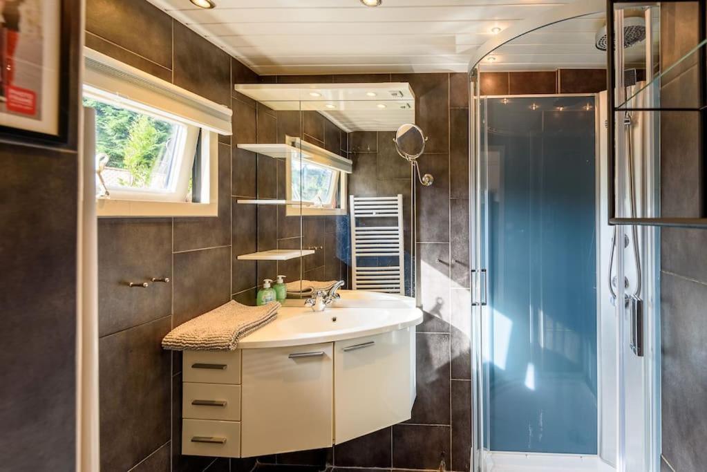 Spacious Wooden Cottage With Infra-Red Sauna At Veluwe Putten Exterior foto